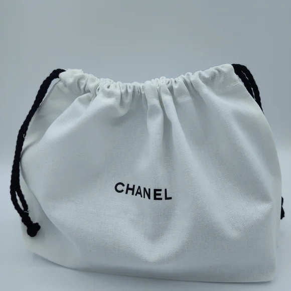 CHANEL No5 Perfume Bottle Necklace GWP Box Dust Bag & Ribbon ONE AVAILABLE - Picture 7 of 8